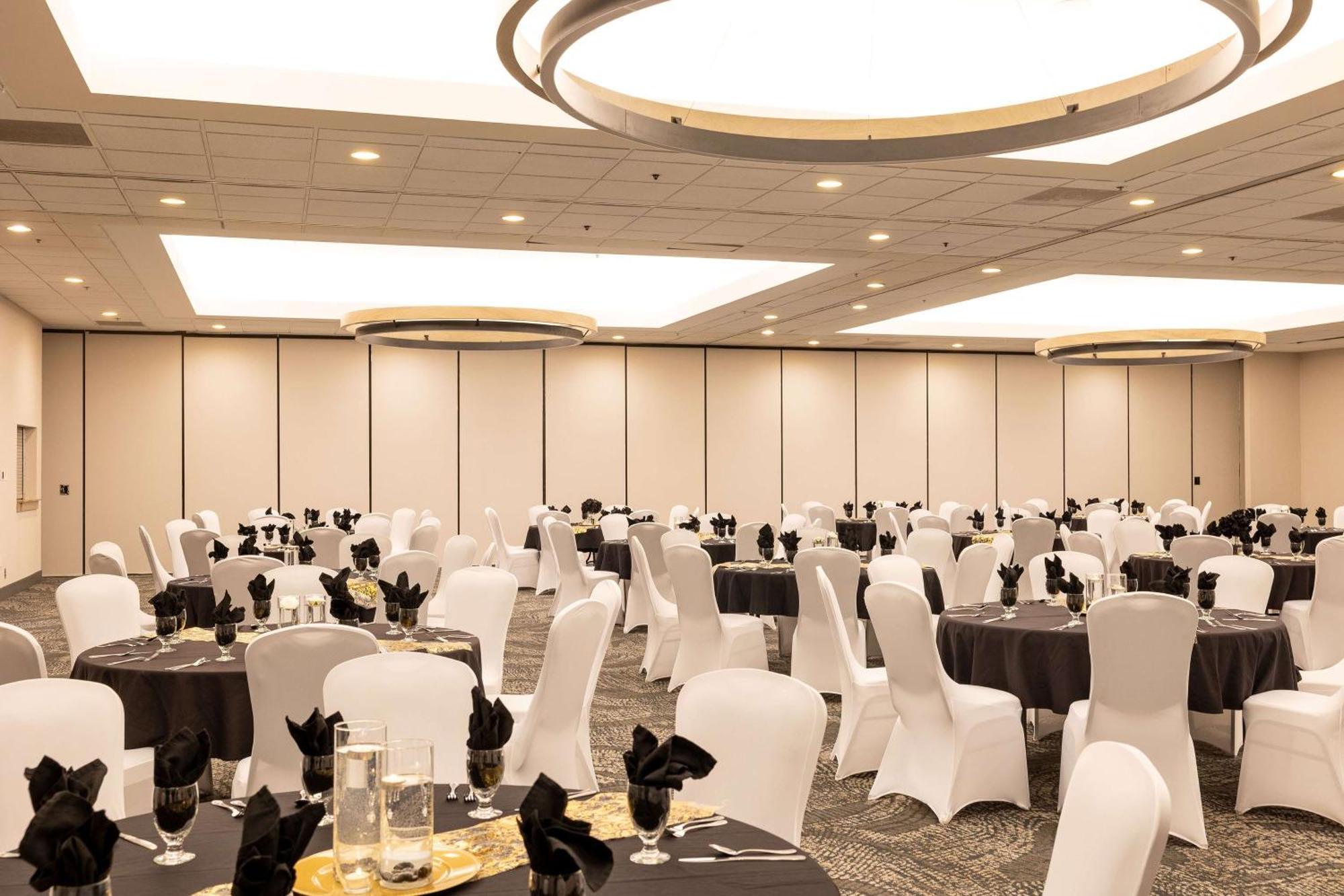 Doubletree By Hilton Austin, Mn Hotel Ngoại thất bức ảnh